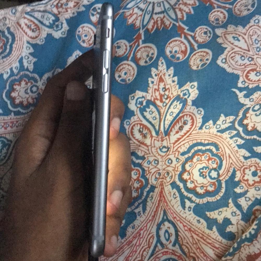IPhone 6 - Picture 3 of 5